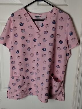 WHITE Brand,Light Pink Coffee Motif Scrub Top. XL